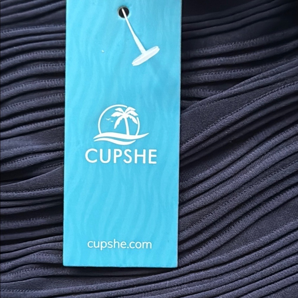 Cupshe Navy Textured Camisole with Cream Trim - Picture 4 of 12